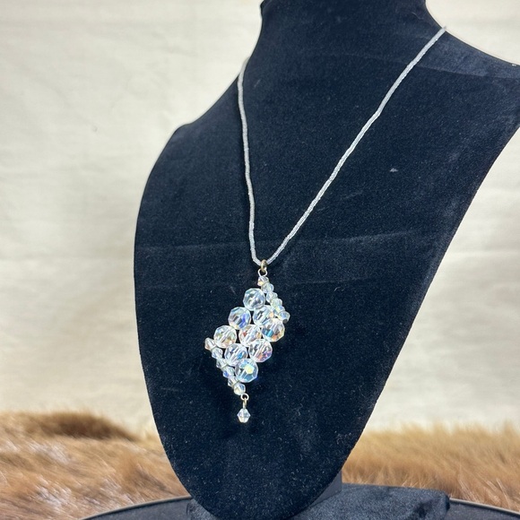 Elegant Crystal Pendant Necklace - Picture 3 of 3